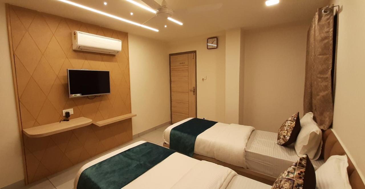 Hotel Kinara อาเมดาบัด ภายนอก รูปภาพ