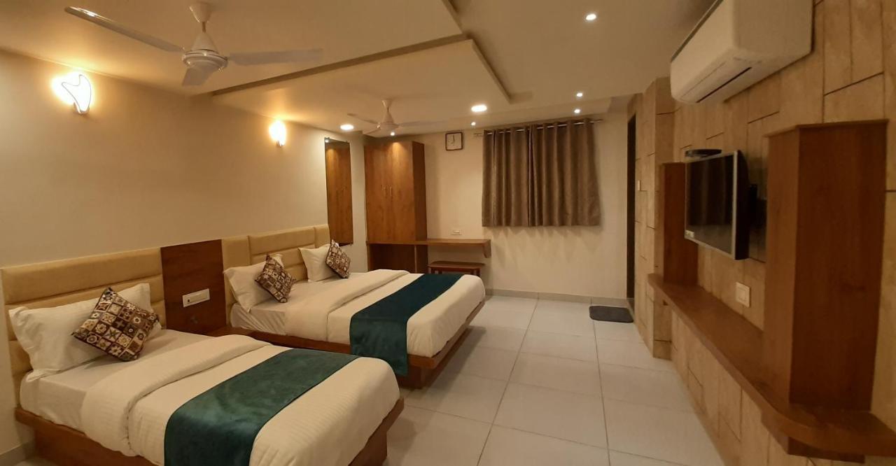 Hotel Kinara อาเมดาบัด ภายนอก รูปภาพ