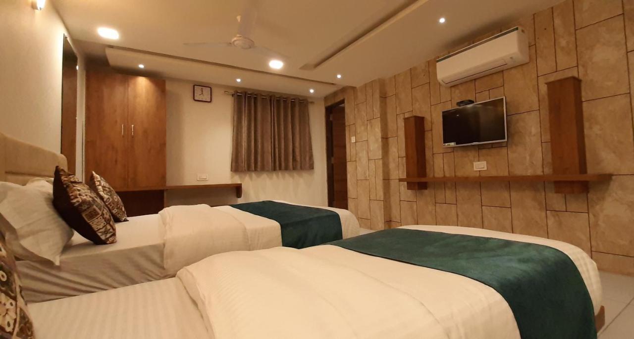 Hotel Kinara อาเมดาบัด ภายนอก รูปภาพ