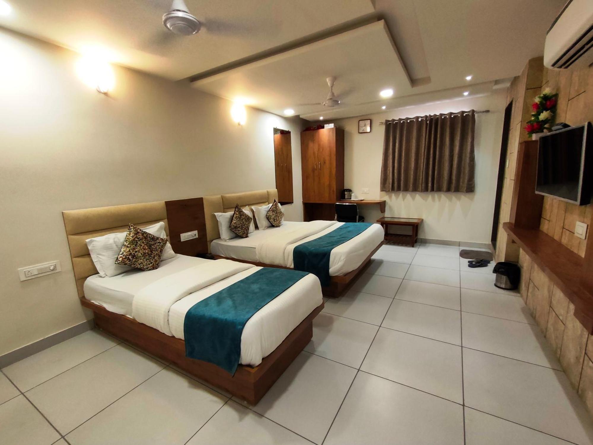 Hotel Kinara อาเมดาบัด ภายนอก รูปภาพ