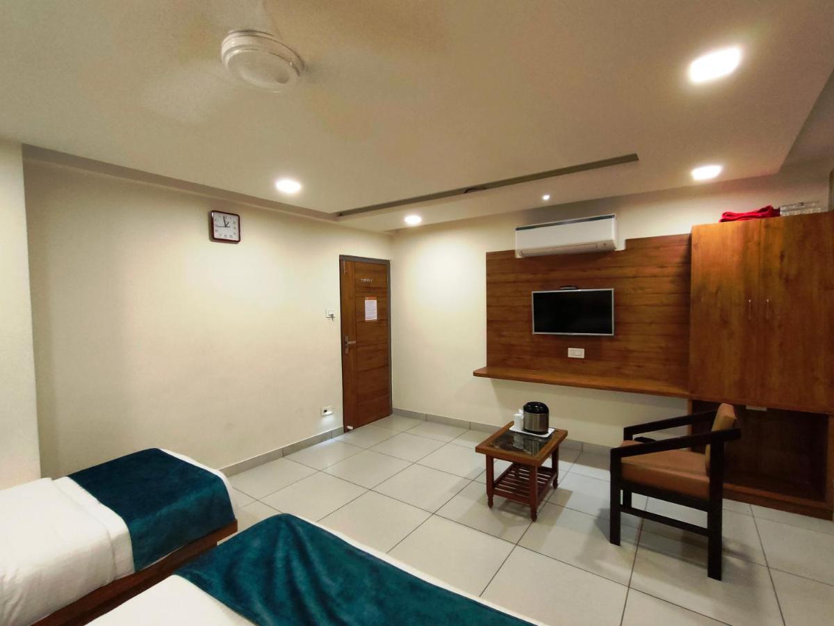 Hotel Kinara อาเมดาบัด ภายนอก รูปภาพ