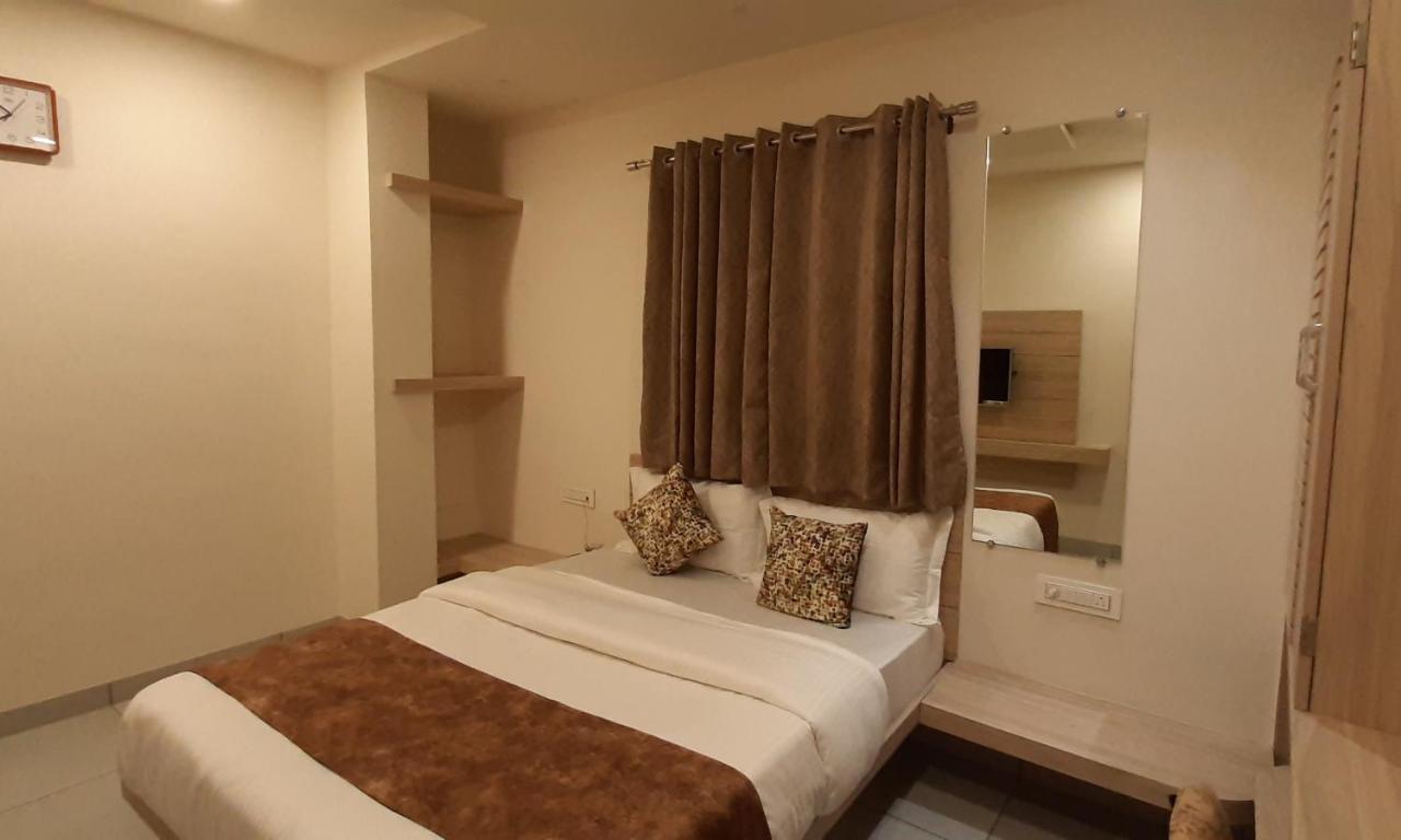 Hotel Kinara อาเมดาบัด ภายนอก รูปภาพ