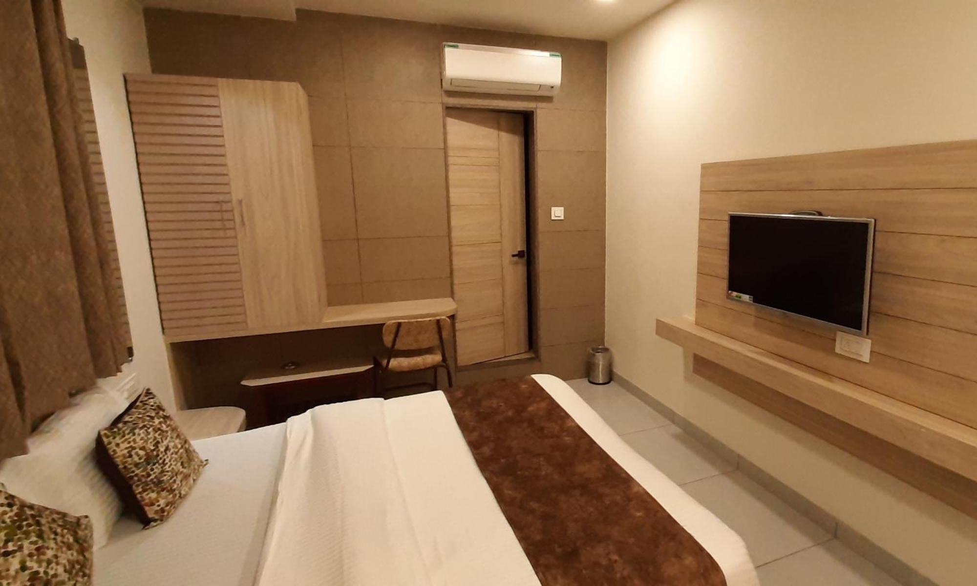 Hotel Kinara อาเมดาบัด ภายนอก รูปภาพ