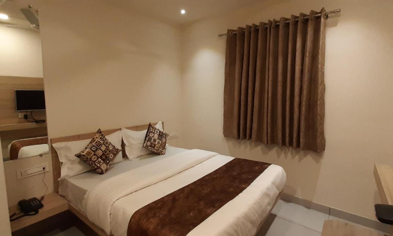 Hotel Kinara อาเมดาบัด ภายนอก รูปภาพ